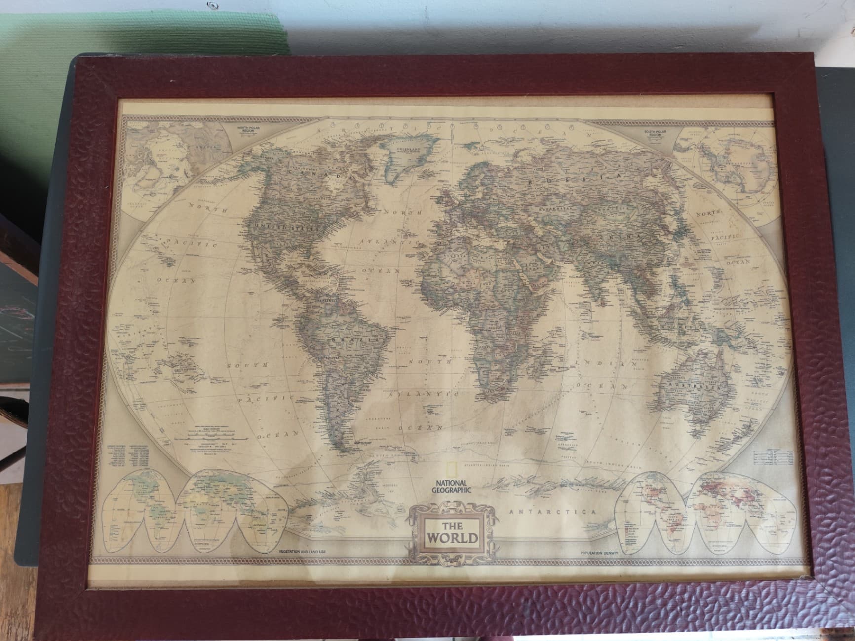 Carte du monde National Geographic de style ancien, encadrée sous verre
