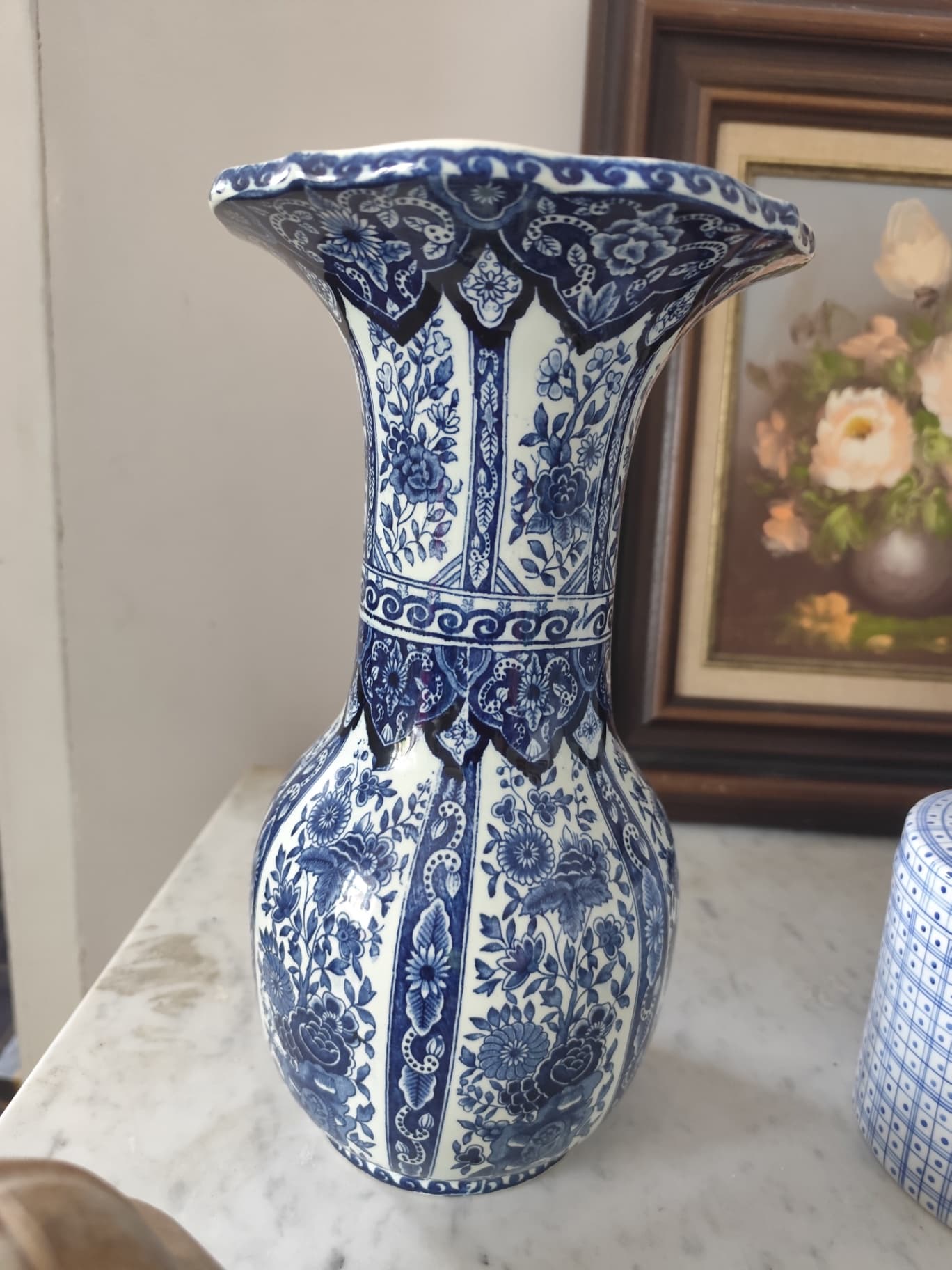 Vase Delfts Royal Sphinx Maastricht, décor floral bleu