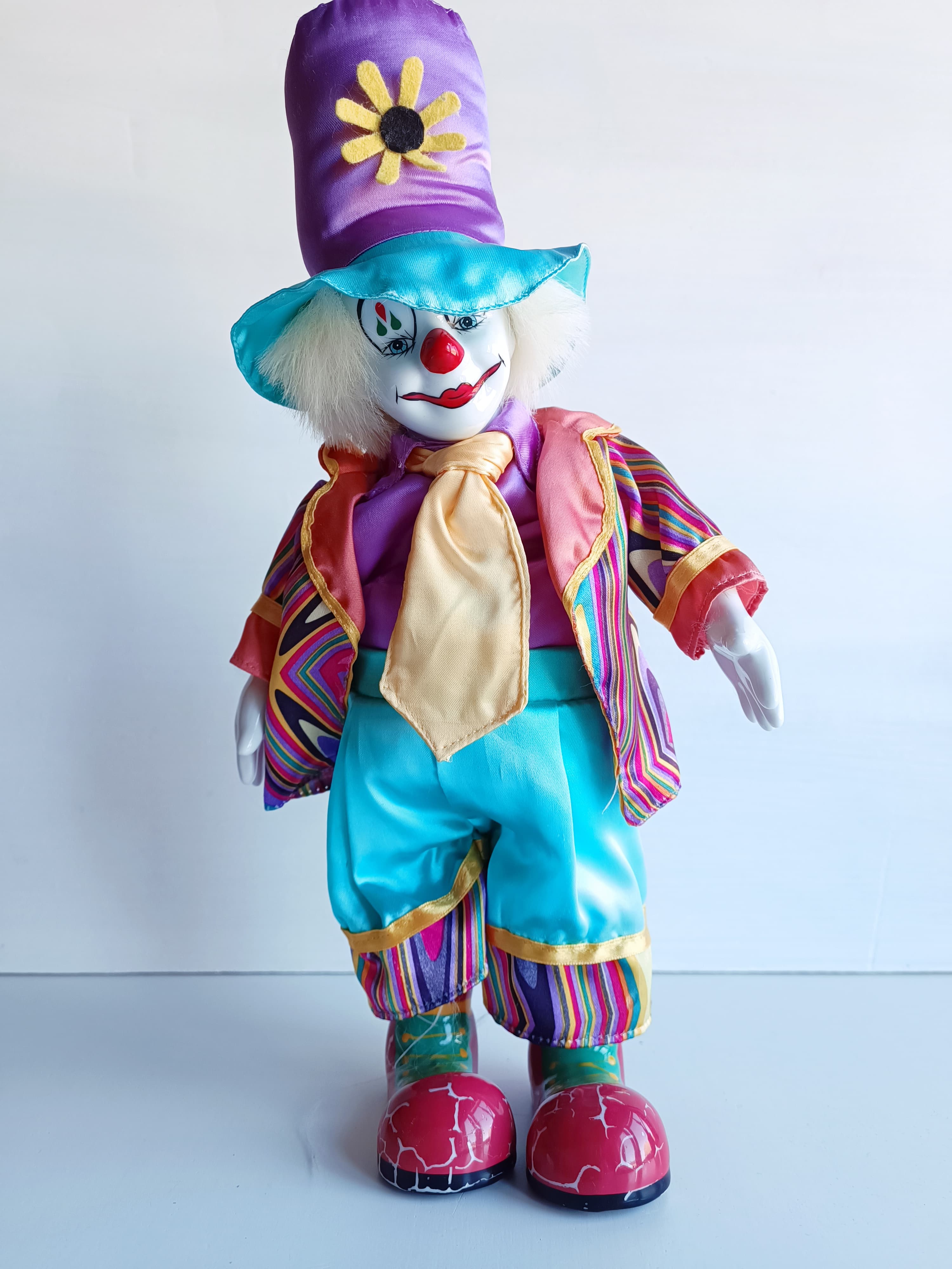 Clown musical en porcelaine et tissu, 38 cm, années 80-90