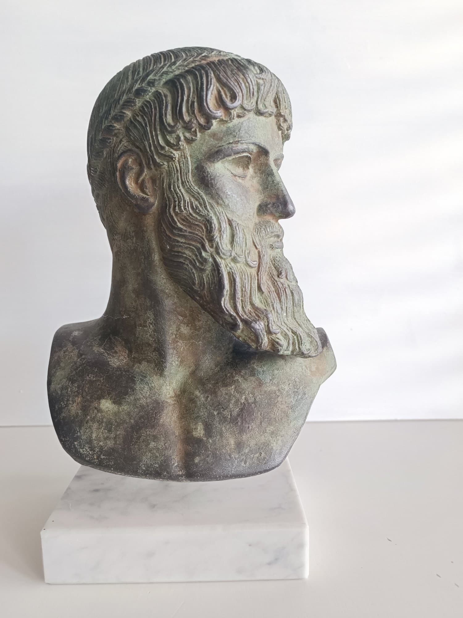 Buste du dieu de l'Artémision, copie Karamanolis, socle en marbre