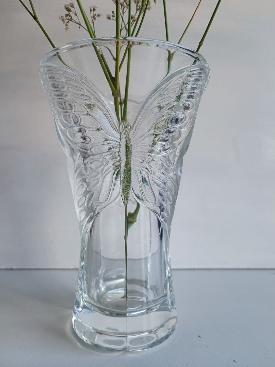 Vase papillon en verre pressé, forme trompette