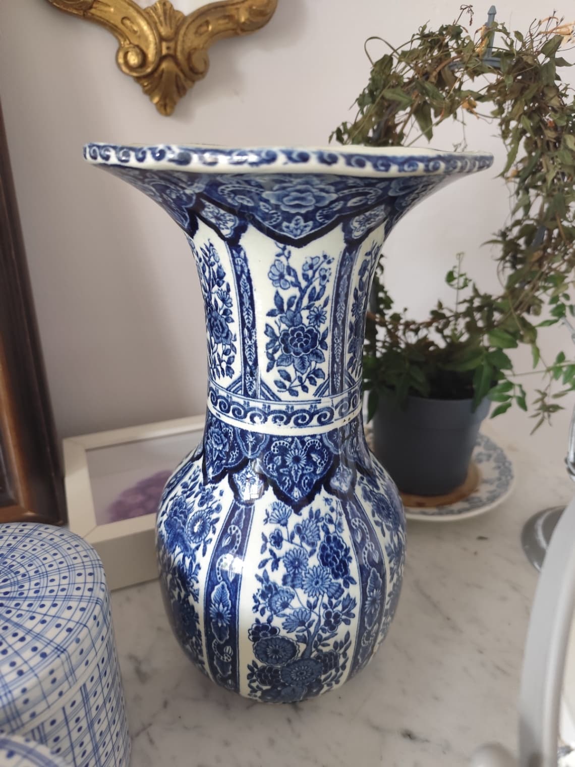 Vase Delfts Royal Sphinx by Boch, décor floral bleu