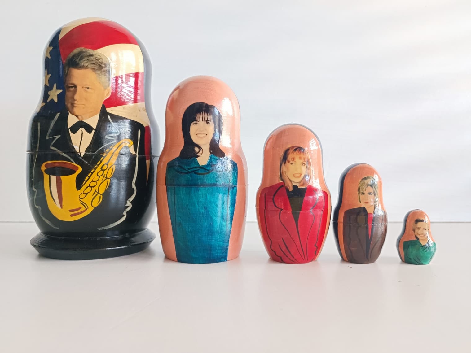 Matriochka satirique Bill Clinton et ses scandales, années 90