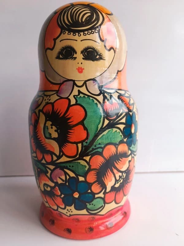 Matriochka russe en bois peint à la main, poupées gigognes