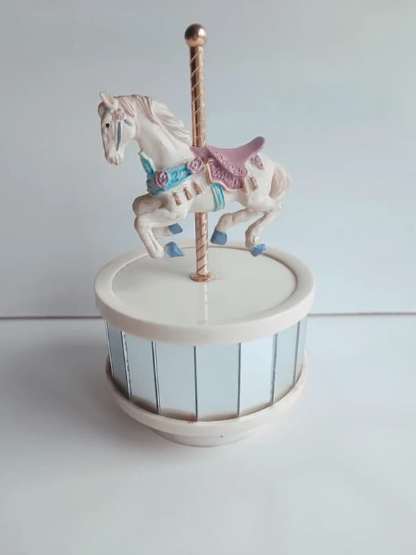 Boîte à musique carrousel chevaux