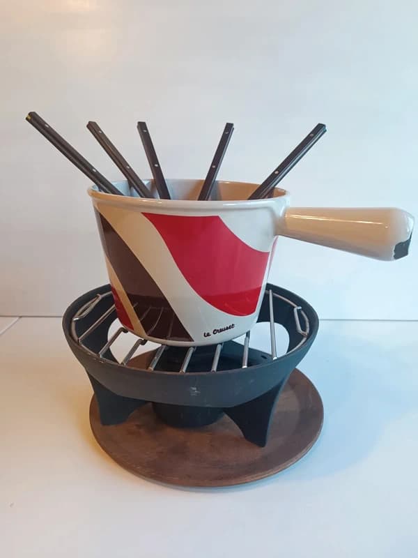 Service à fondue Le Creuset en fonte émaillée, réchaud et fourchettes