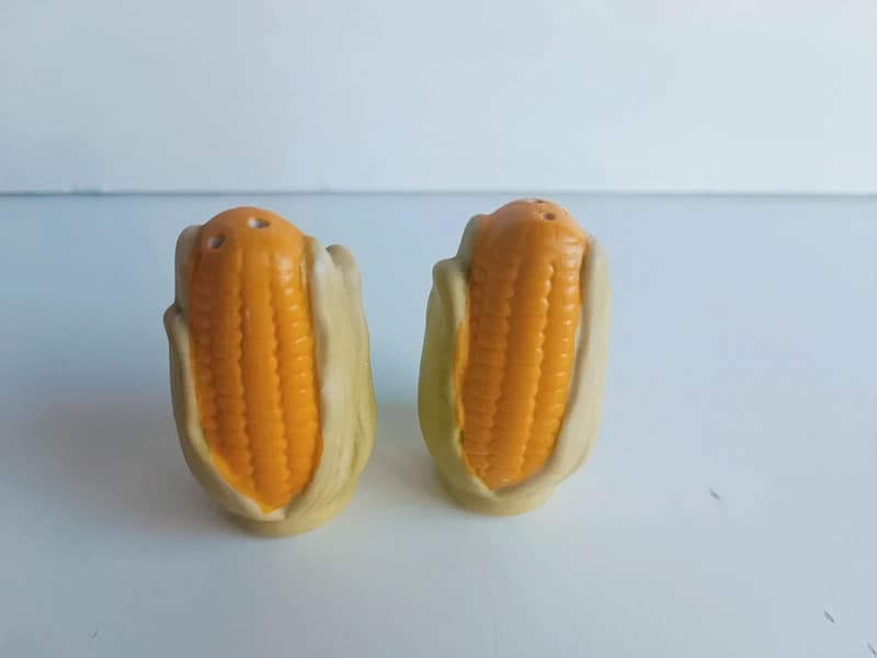 Salière et poivrière en céramique en forme d’épi de maïs