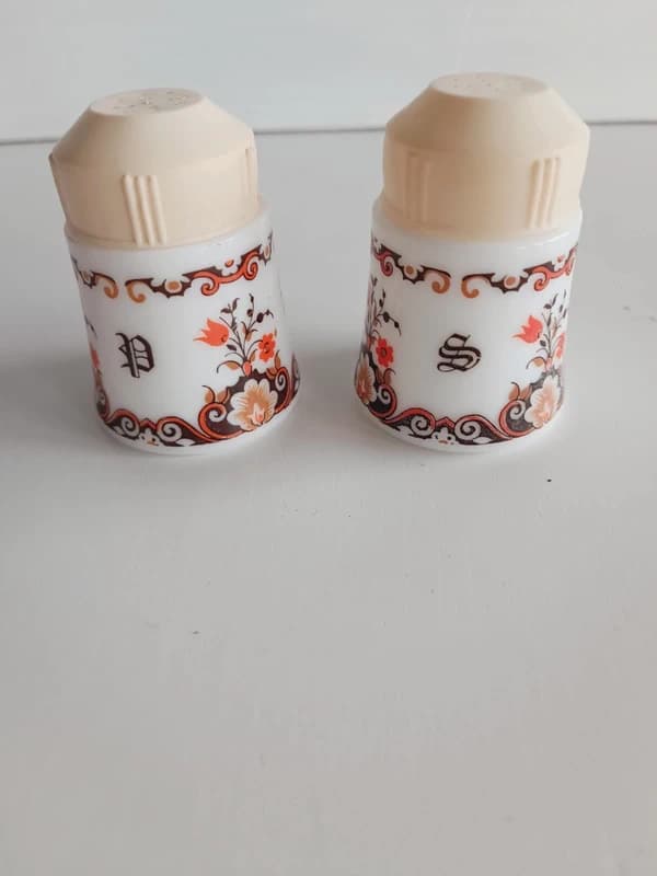 Salière et poivrier Bormioli Rocco en verre de lait