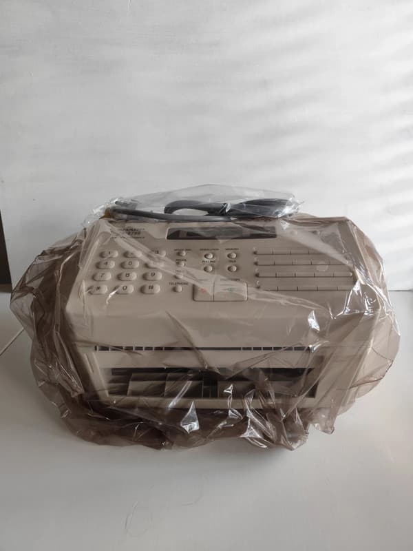 Fax Sharp FO-3700 dans sa boîte d’origine, avec manuel