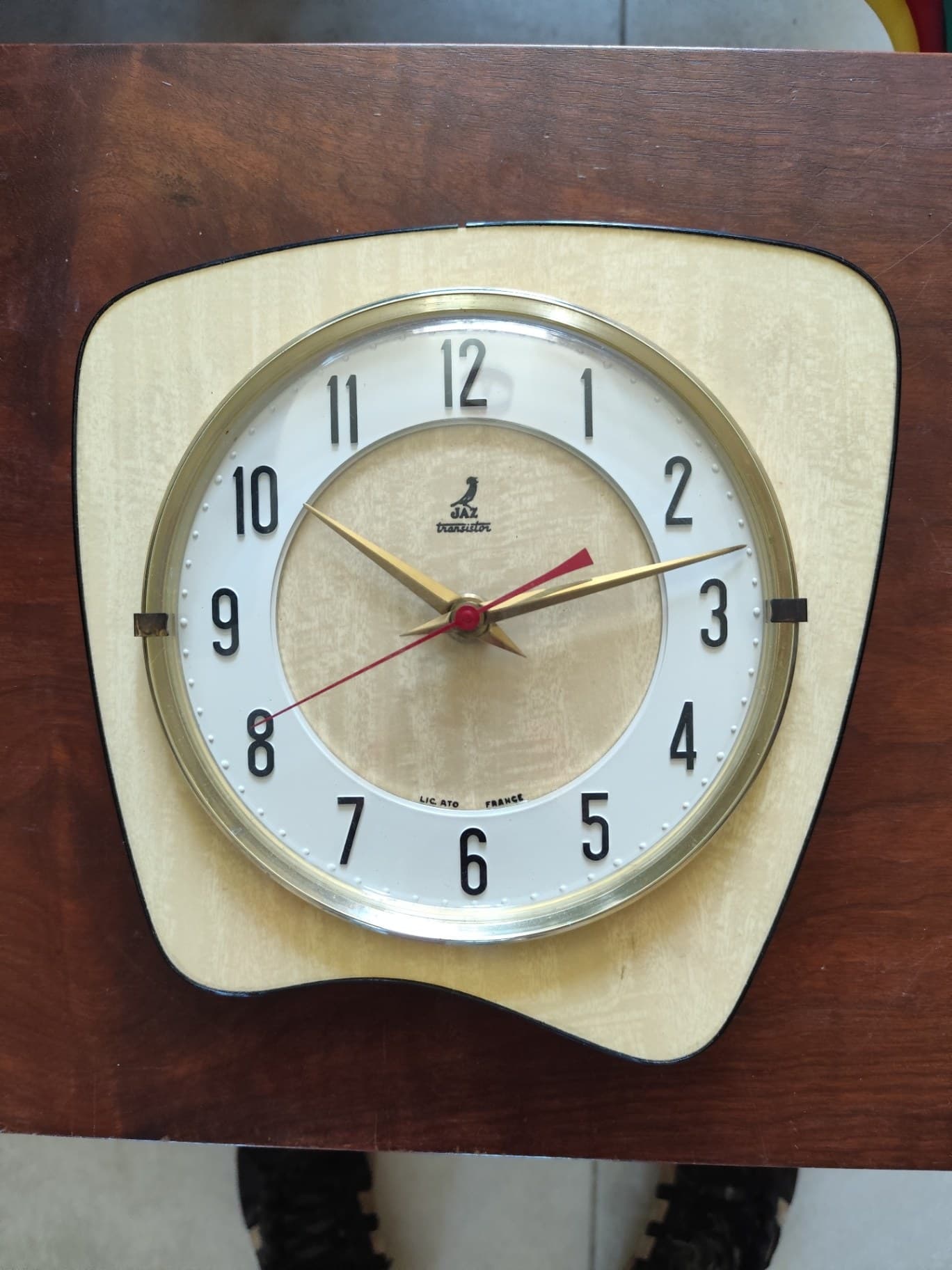 Horloge murale JAZ Transistor, forme trapèze, années 60-70