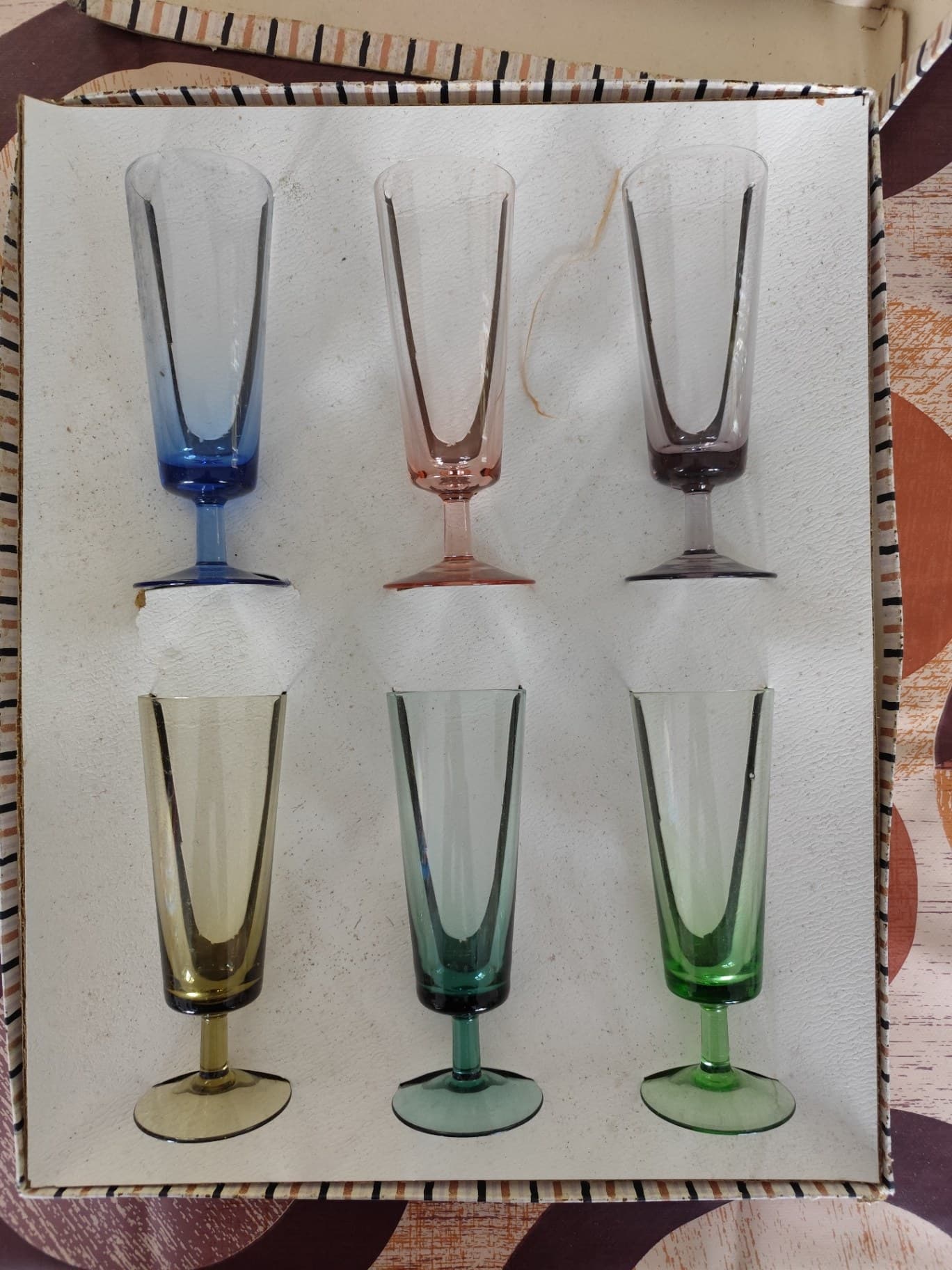 Série de 6 verres à pied colorés Rupel Boom, modèle Cascade, boîte